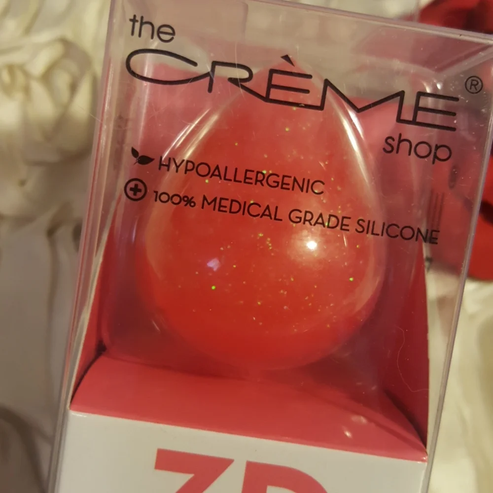 Creme Shop Silicone Blending Sponge Pink.